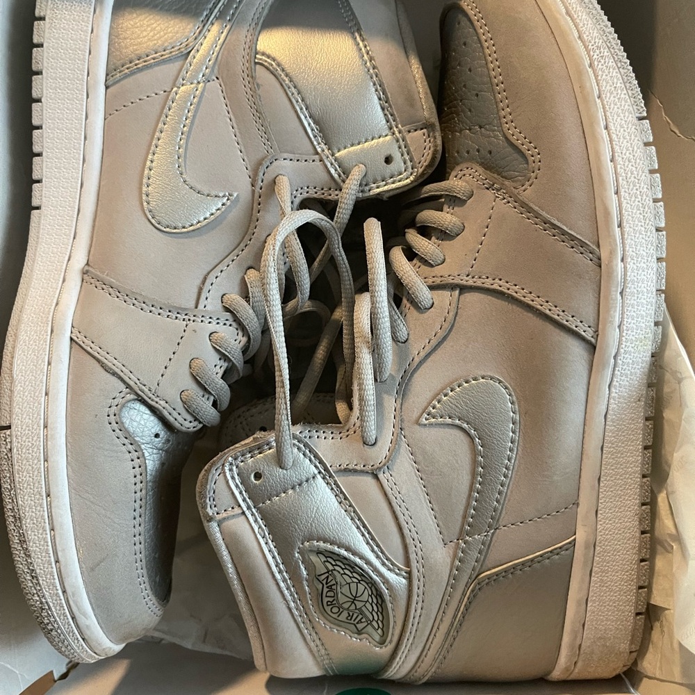 Gray metallic  Jordan 1 High-Top Sneakers